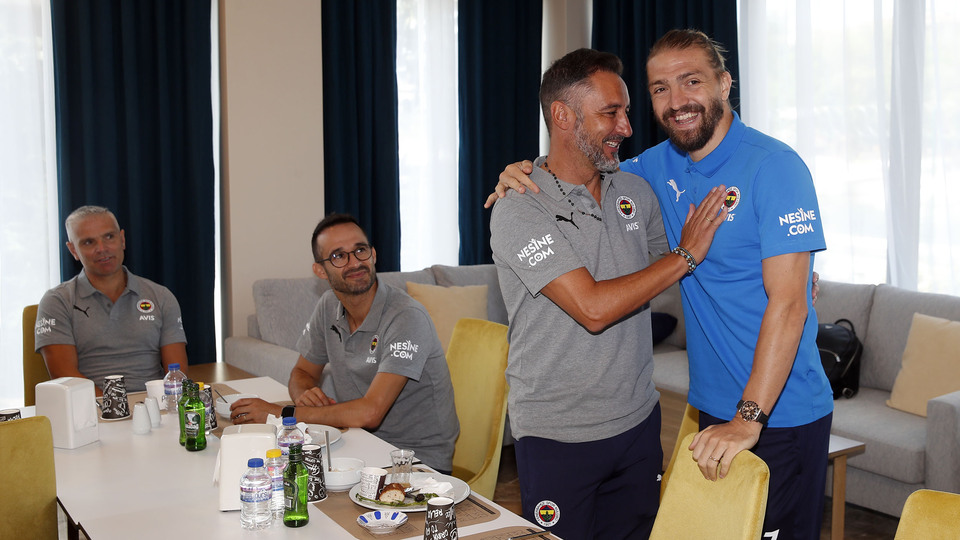 Fenerbahçe paylaştı! Pereira ve Caner...