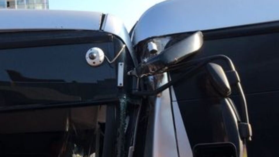 Metrobüs metrobüse çarptı: 24 yaralı!