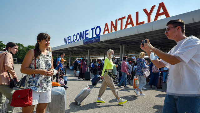 Antalya'ya turist yağdı!