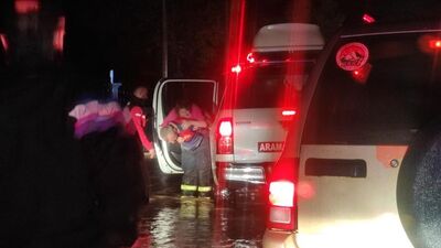 Düzce'de şiddetli yağış hayatı felç etti