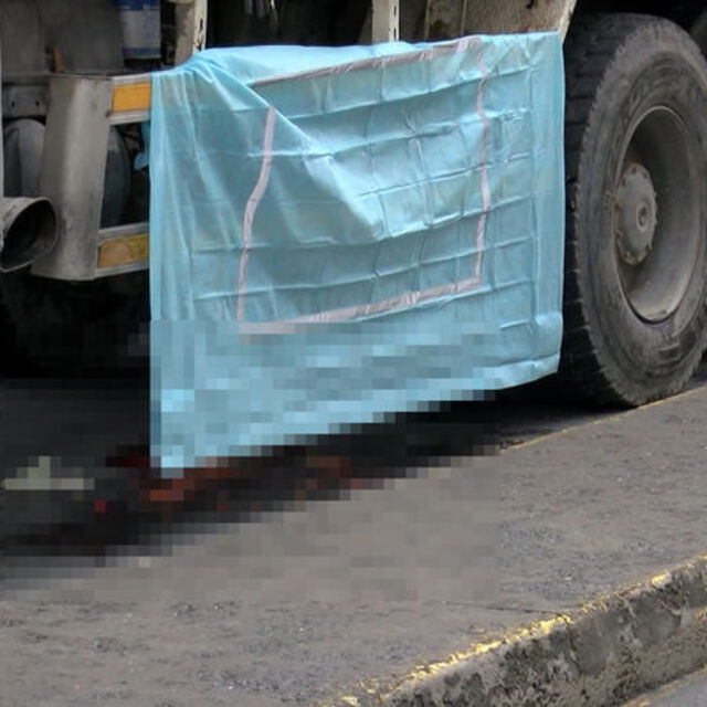 Beton mikseri altında kalan kadının bacağı koptu!
