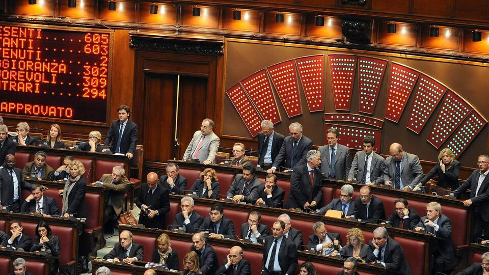 İtalya parlamentosu, oy kullanma yaşında değişikliğe gitti