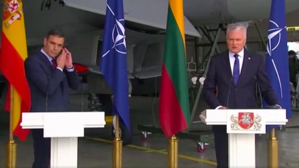 Basın toplantısına Rus savaş uçakları damgası!