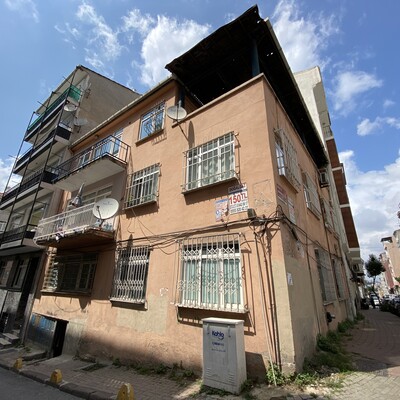 Fatih'te apartmanın altında bulunuyor! Betonun içine gömülmüş
