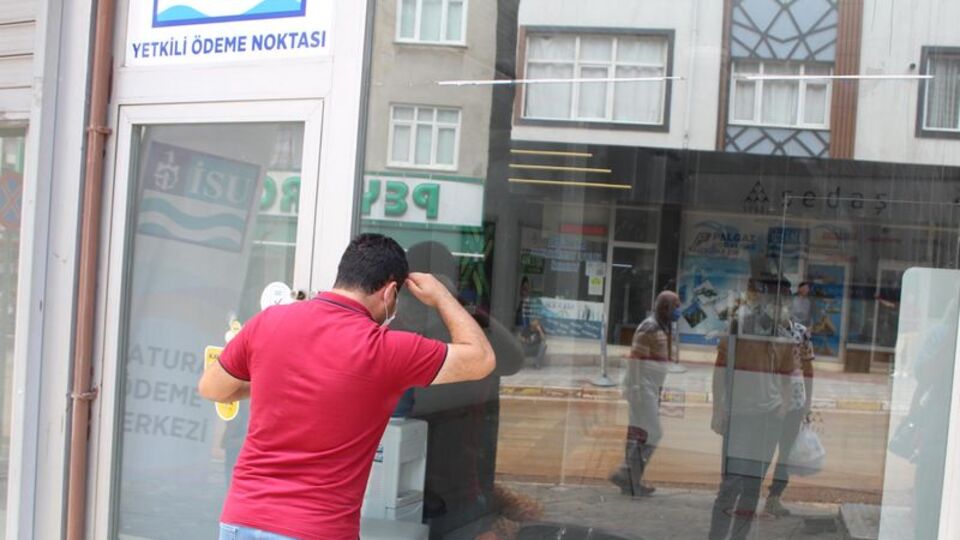 'Koca bir ilçenin parasını toplayıp gittiler'