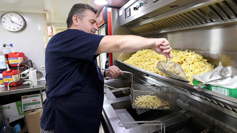 Belçika'nın patates kızartmasının sırrı Kosovalı Kemal'de