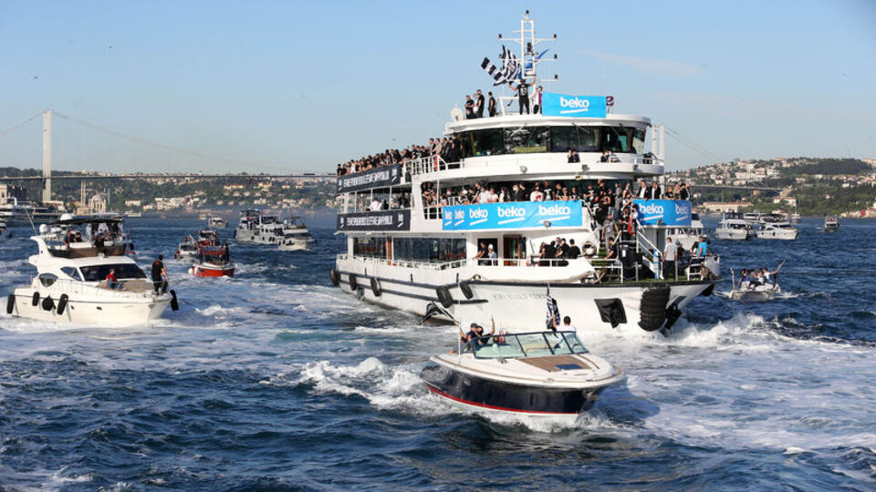 Beşiktaş'tan Boğaz'da forma tanıtımı