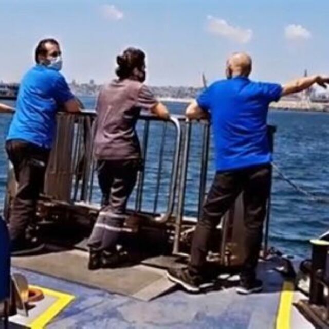 Vapurdan düştü kimse fark etmedi!
