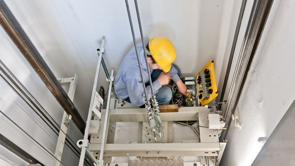 Asansör yetkili servislerine düzenleme