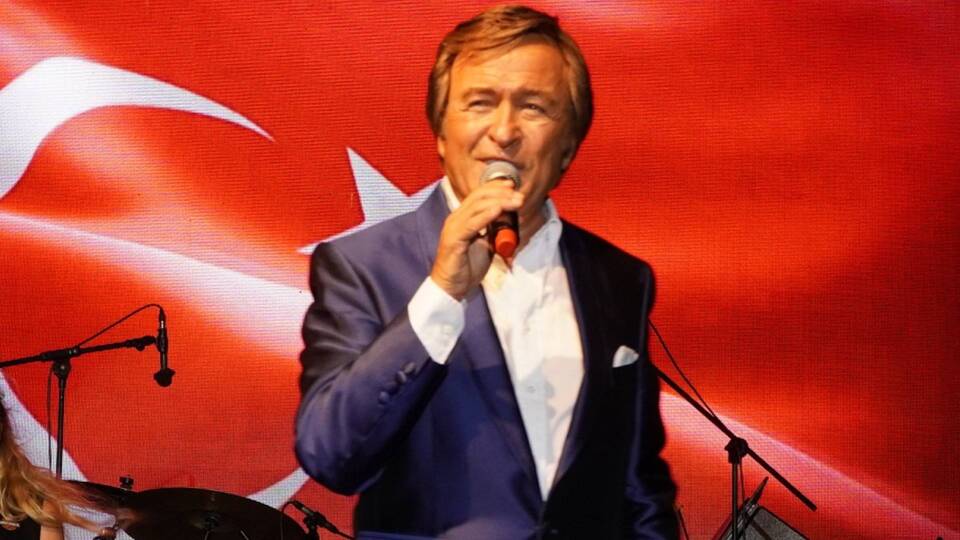 Çeşme'de Erol Evgin rüzgarı!