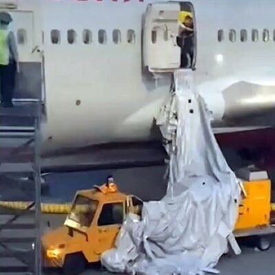 Rusya'da uçakta akılalmaz olay!