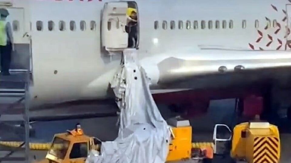 Rusya'da uçakta akılalmaz olay!