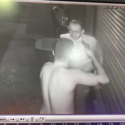 Korkunç olay! Bekçinin başına silah doğrulttu