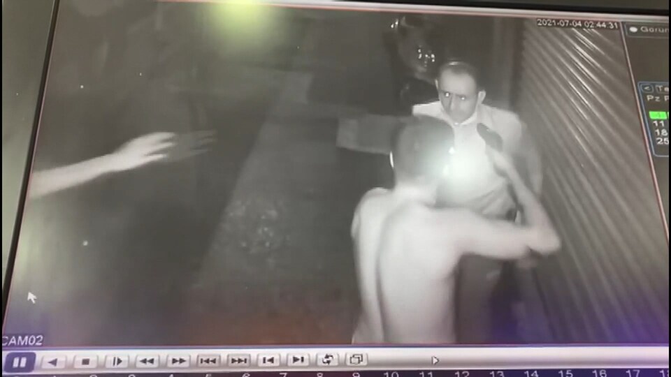 Korkunç olay! Bekçinin başına silah doğrulttu