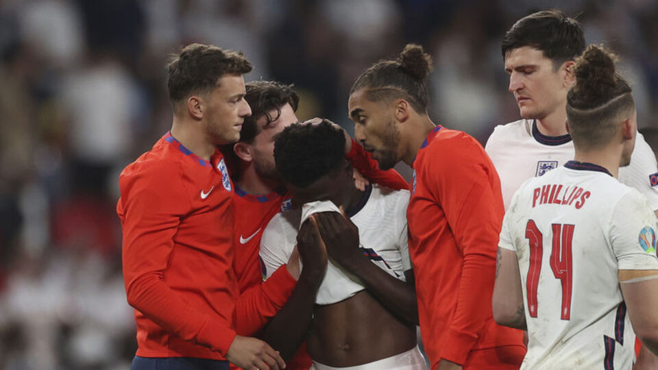 İngiltere'de penaltıları kaçıran siyahi isimlere ırkçı saldırı!