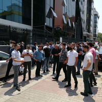 Gasp cinayetinin yaşandığı holding önünde eylem