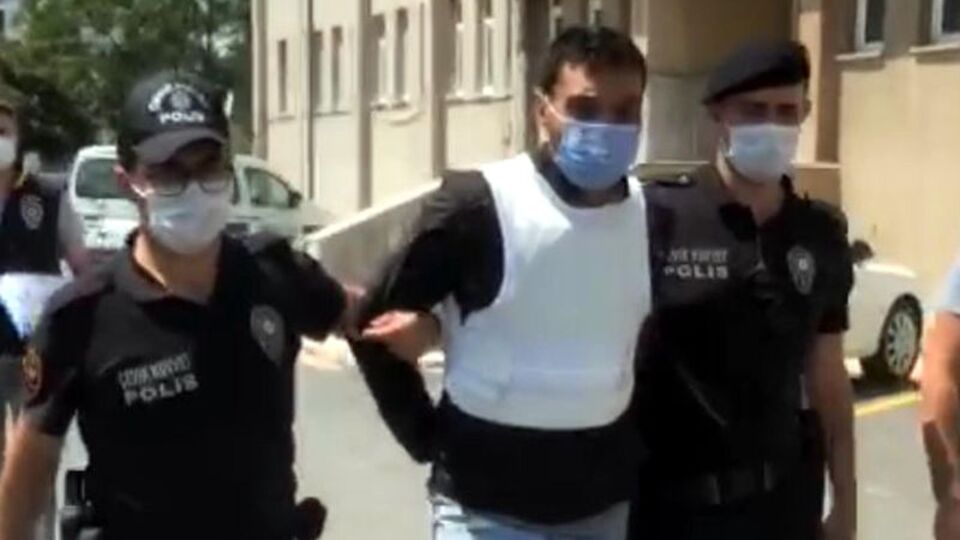 Sokakta karşılaştığı husumetlisini öldürdü