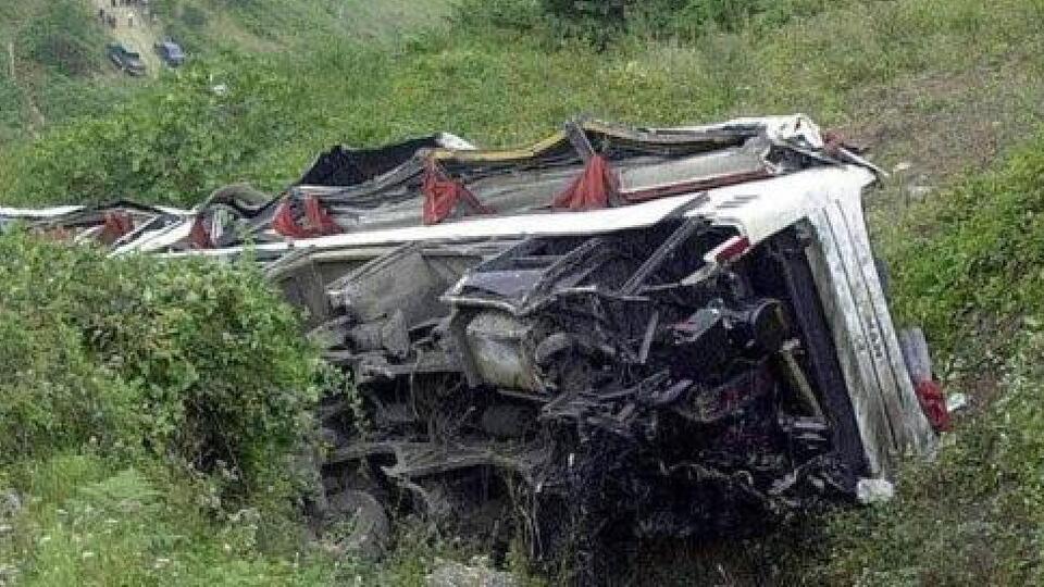 Bolivya'da otobüs uçurumdan düştü: 34 ölü