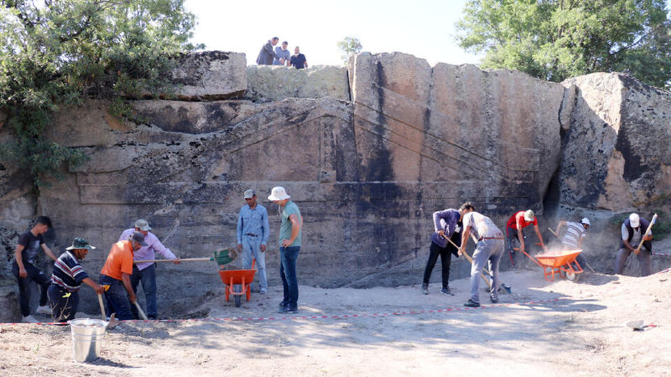 2 bin 700 yıllık anıt gün yüzüne çıkarılıyor