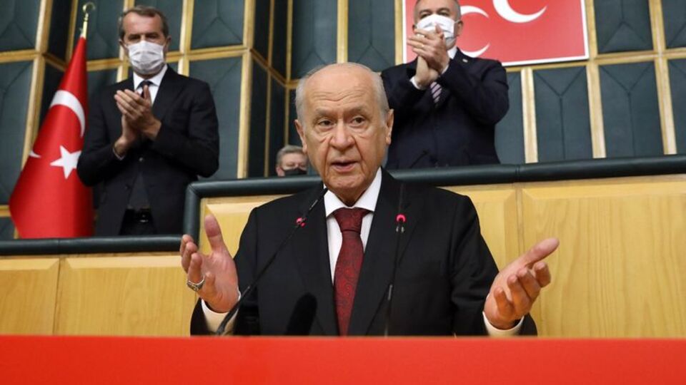 Bahçeli: Çatlak arayan nal toplar