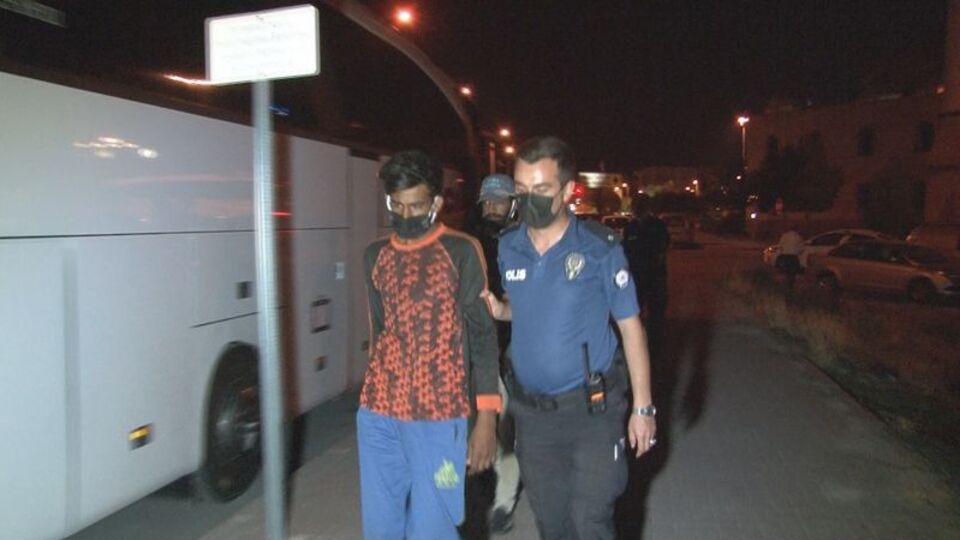 Kendilerini Afgan gibi tanıttılar