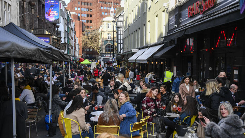 İngiltere'de 172 gün sonra en yüksek vaka!