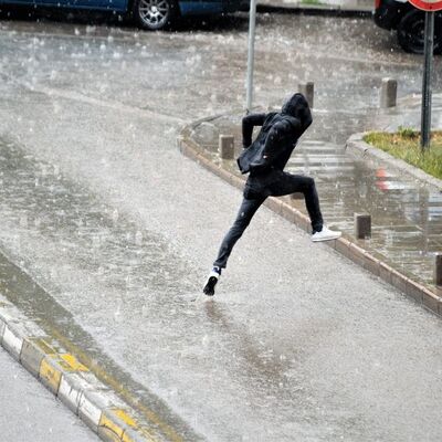 Kuzeyde sağanak, güneyde sıcak!