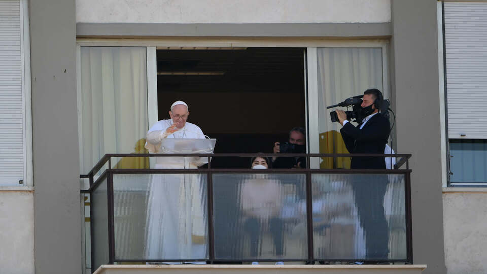 Papa, Vatikan'a döndü