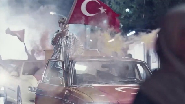 15 Temmuz şehitlerine ithafen "Sayenizde" paylaşımı