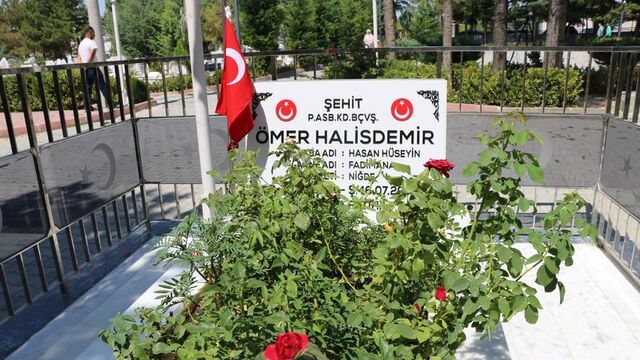 Ömer Halisdemir'in kabrine ziyaretçi akını