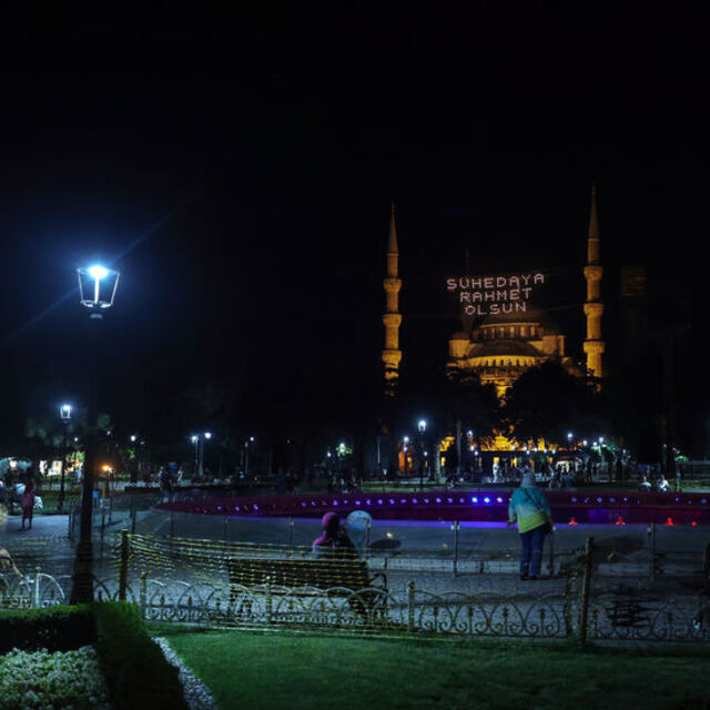 Saat 00.13'te tüm camilerden sela okundu