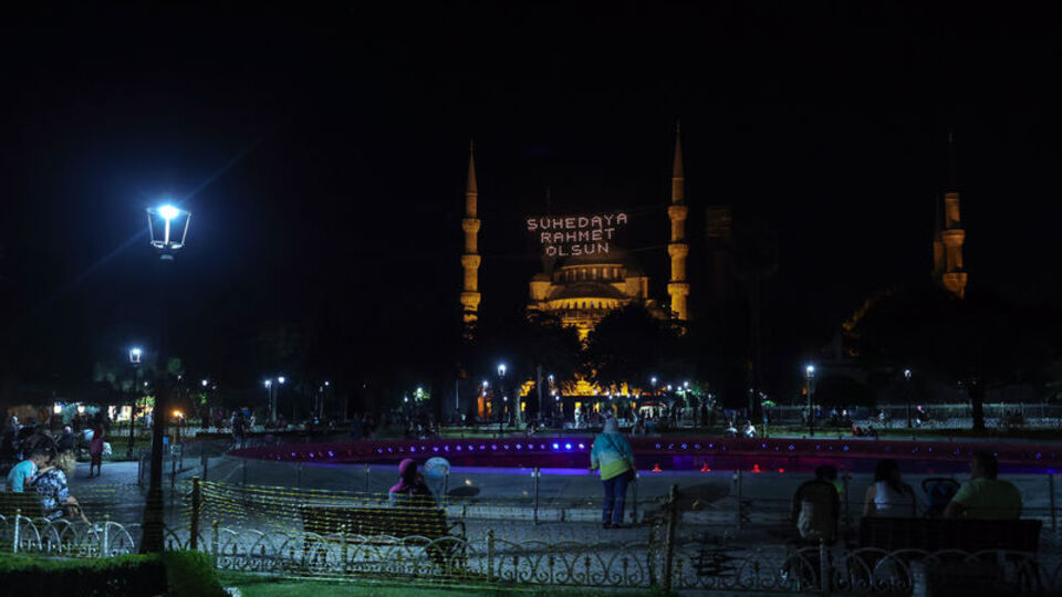 Saat 00.13'te tüm camilerden sela okundu