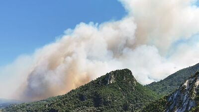Yunanistan'ın Sisam Adasında yangın