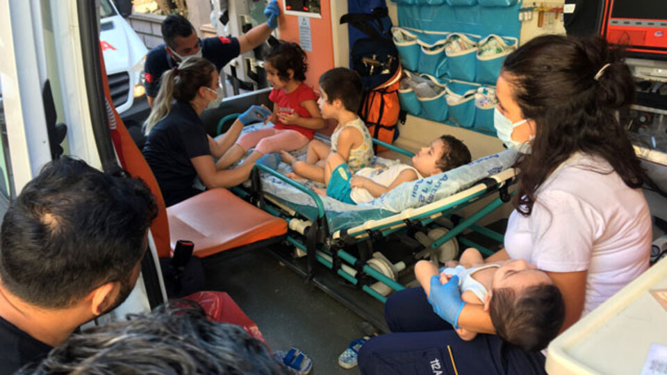 Anne evi terk etti, 1'i bebek 4 çocuk perişan bulundu