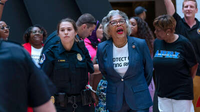 ABD'nin kongre üyesi Joyce Beatty tutuklandı
