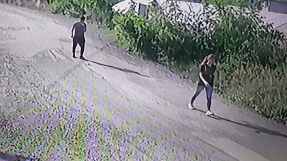 Genç kızın başının taşla ezildiği mahallede protesto