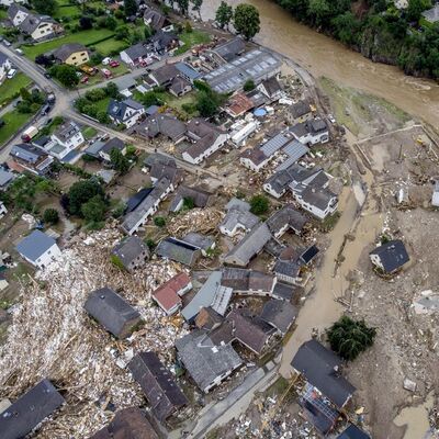 Avrupa'yı sel vurdu! Çok sayıda ölü, yüzlerce kayıp!