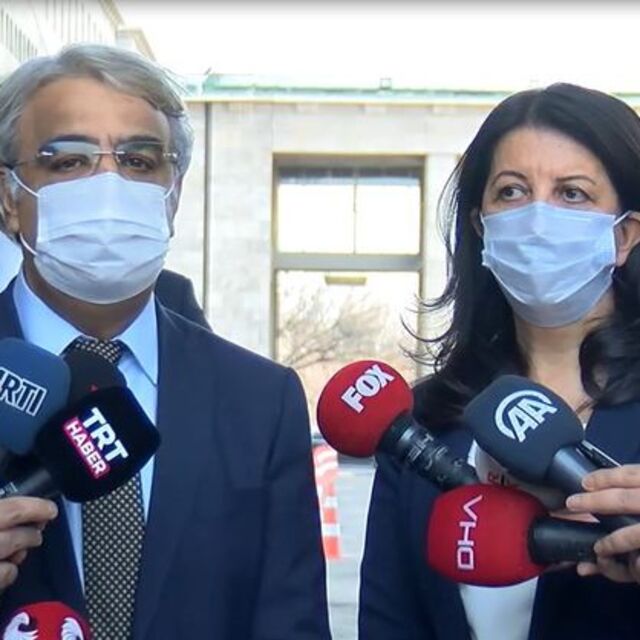 Türkçe ve Kürtçe "Aşı olun" çağrısı yaptılar