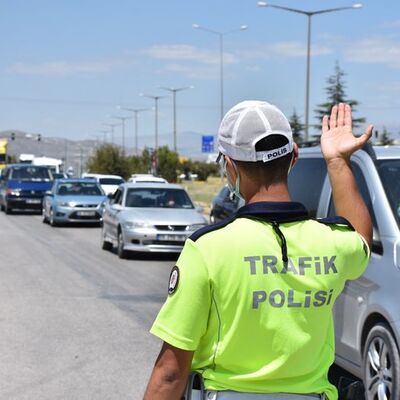 "Kilit kavşak"ta trafik yoğunluğuna dikkat!
