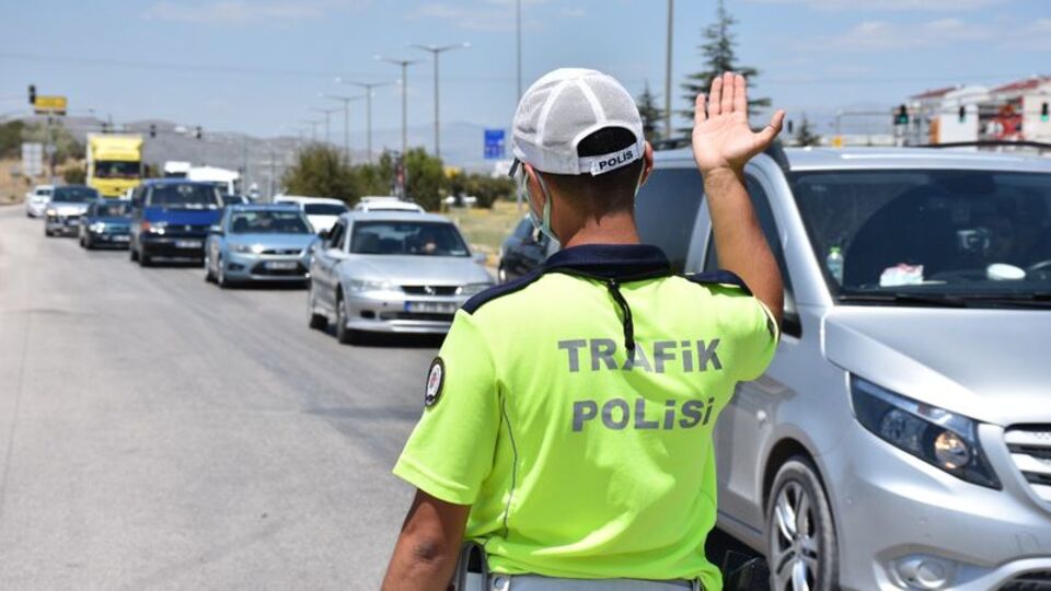 "Kilit kavşak"ta trafik yoğunluğuna dikkat!