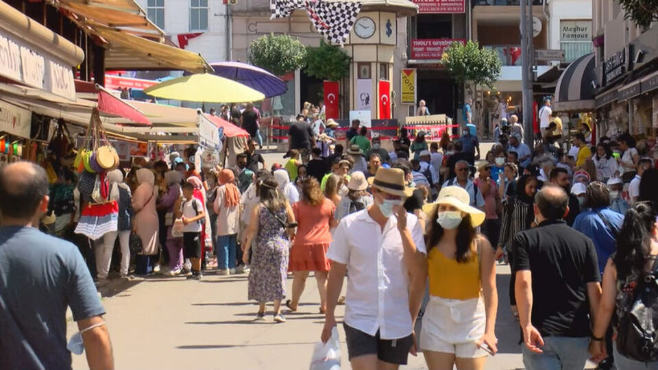 Büyükada'da bayram yoğunluğu