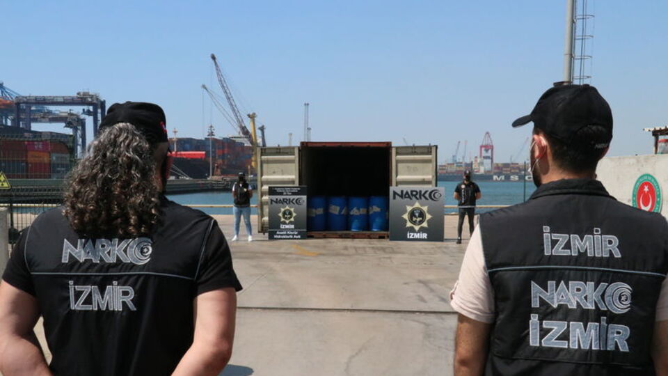 İzmir'de dev operasyon! Türkiye'de tek seferde ele geçirilen en yüklüsü!