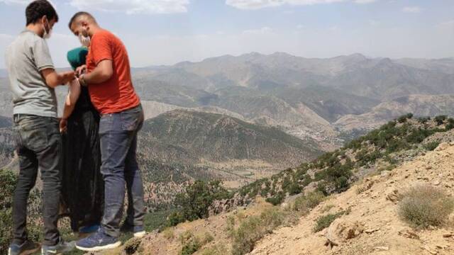 Aşı için dağları aştılar!