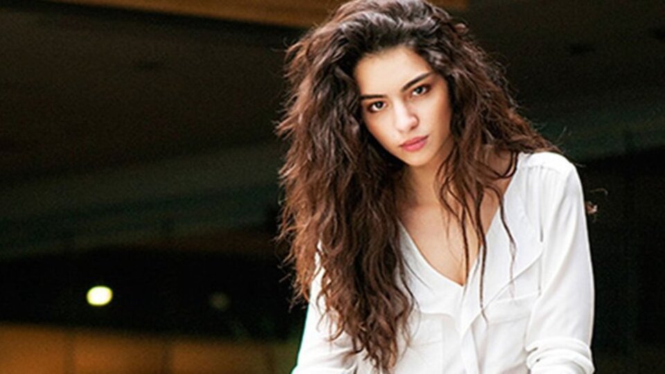 Melisa Aslı Pamuk kimdir?