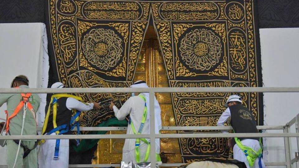 Kabe'nin örtüsü "Kisve-i Şerif" değiştirildi
