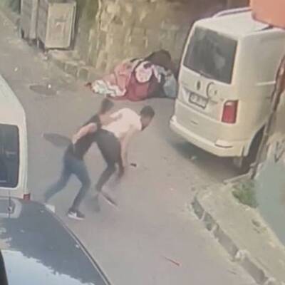 Dehşet anı! Sokakta defalarca bıçakladı