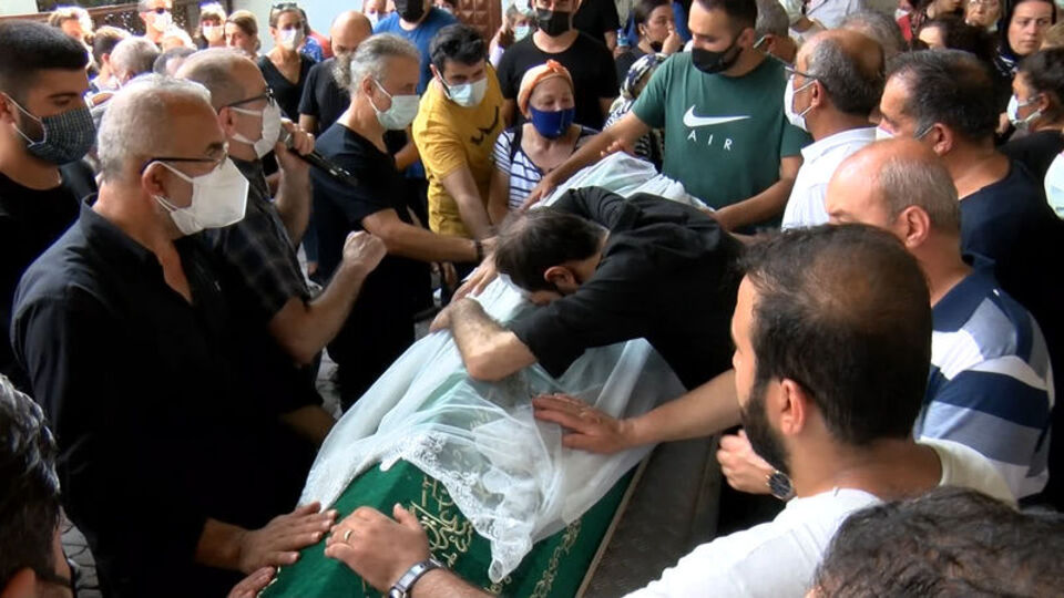 Müzisyen Yeliz Aykaç son yolculuğuna uğurlandı