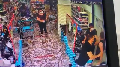 İndirimli ürünleri sayınca şiddete uğradı!