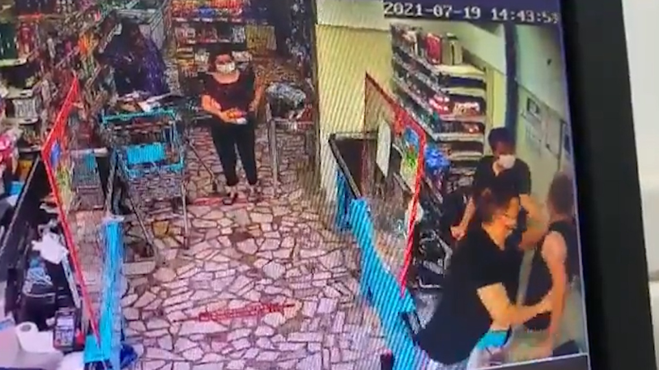 İndirimli ürünleri sayınca şiddete uğradı!