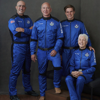 Jeff Bezos ve ekibi de uzaya gitti!